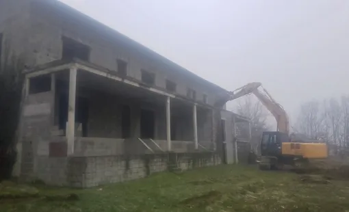 Démolition d’un bâtiment à St Béron 