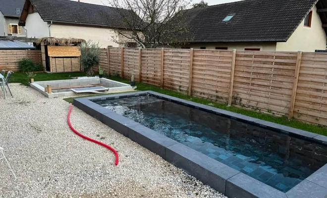 Piscine creusée + terrasse enterrée 