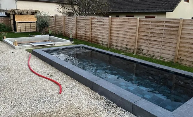 Piscine creusée + terrasse enterrée 