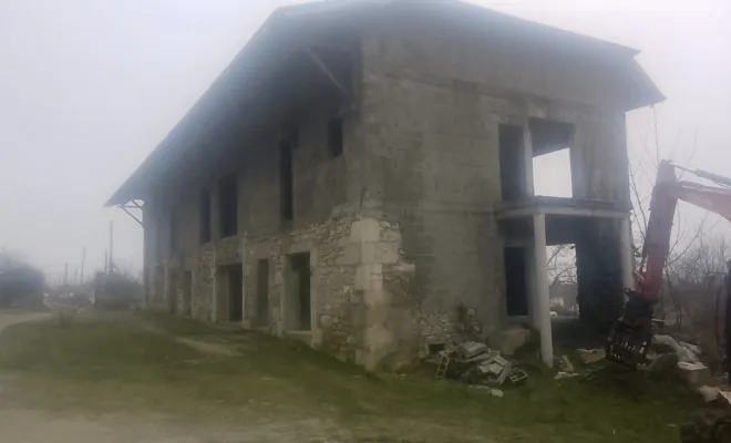Démolition d’un bâtiment à St Béron 